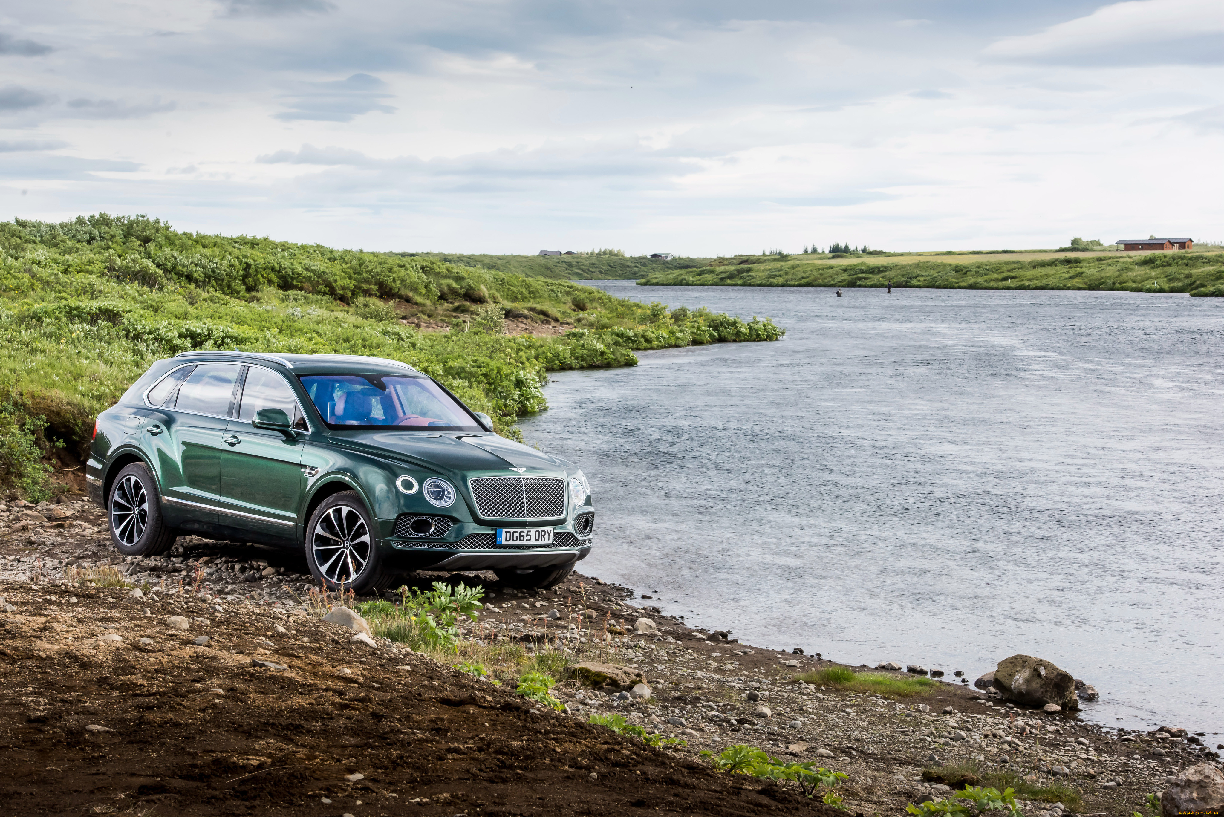 Авто рыбалка. Бентли Бентайга обои. Bentley Bentayga Fly Fishing. Bentley Bentayga сбоку. Bentley Bentayga для рыбалки.